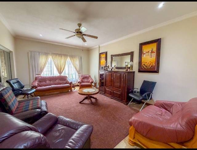 4 BEDROOM HOUSE FOR SALE IN MIDFIELD ESTATE